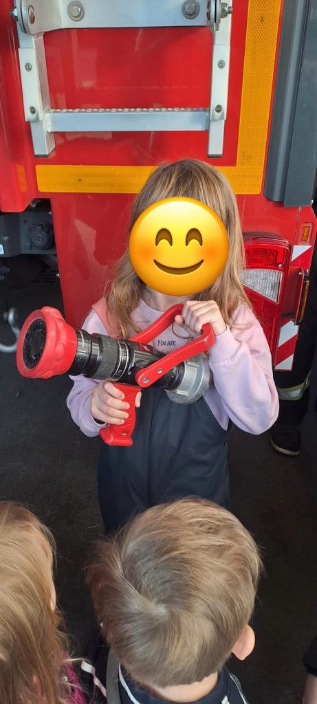 PHOTO 2025 12 09 13 13 012 461x1024