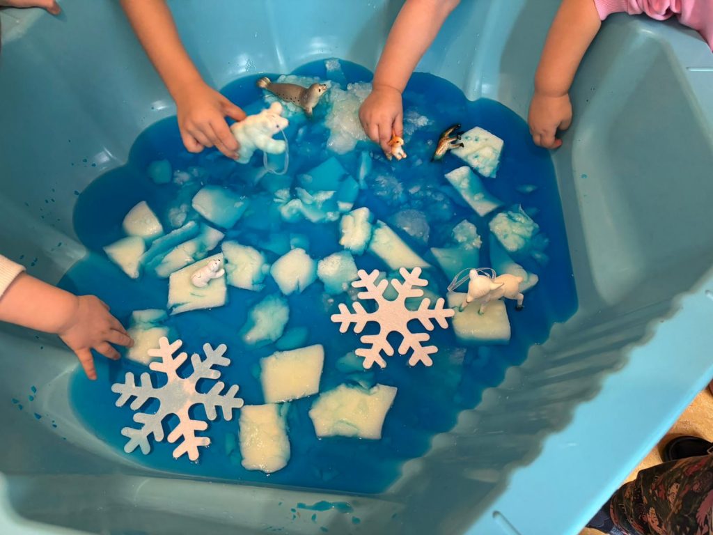 Tiere zwischen Eisbergen