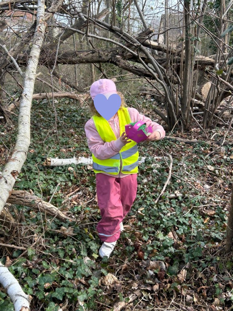 Der Osterhase hat Osterk&ouml;rbchen versteckt