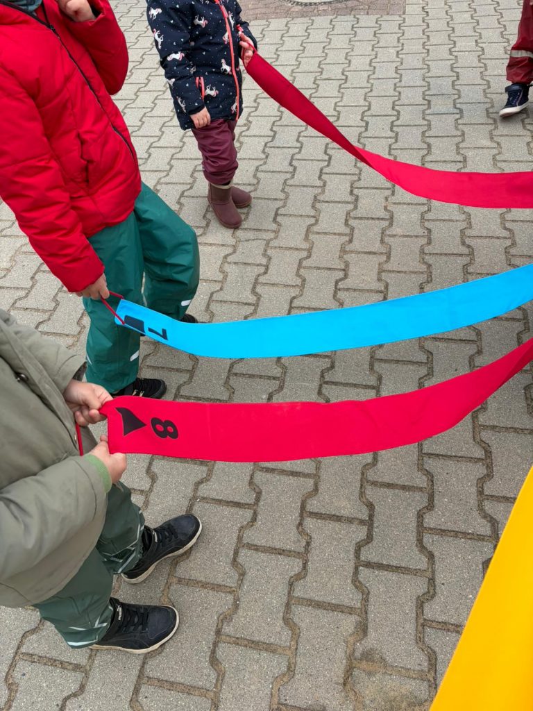 Mit der Mathe-M&uuml;hle im Garten