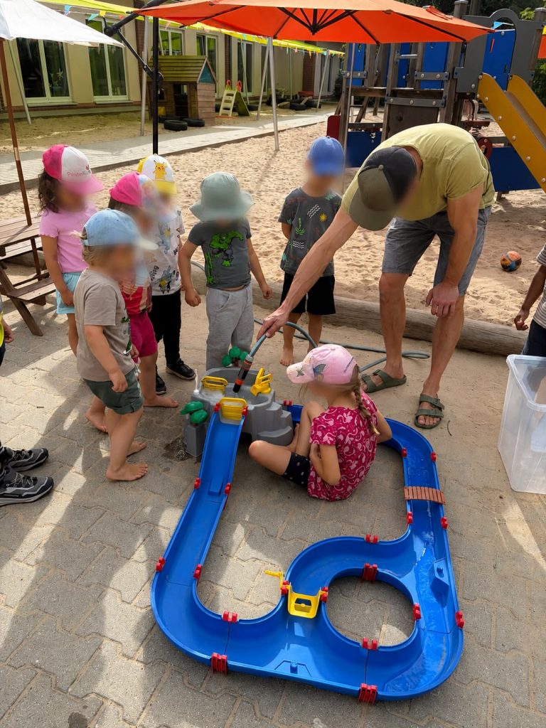 Wasserstra&szlig;e im Garten