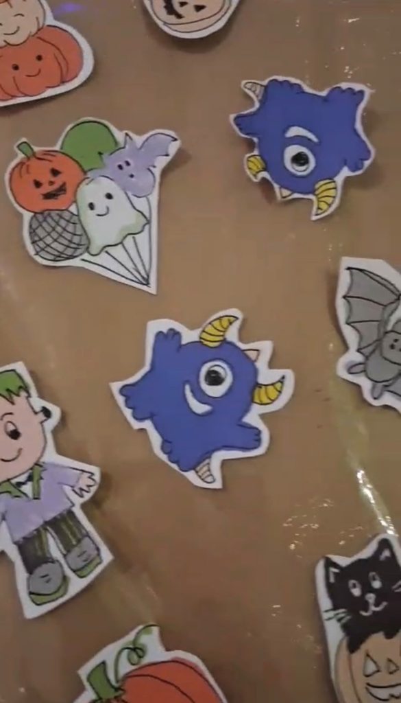 Was haben Backpapier, Tesafilm und kleine Halloween-Monster gemeinsam?