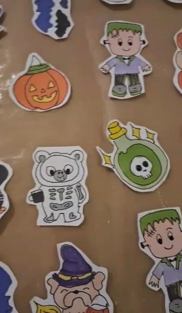 Was haben Backpapier, Tesafilm und kleine Halloween-Monster gemeinsam?